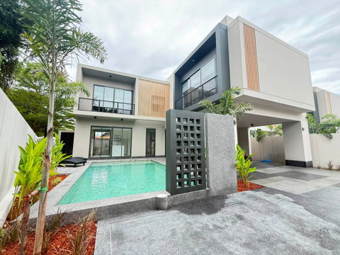 ให้เช่า Pool Villa 2 ชั้น สไตล์ Modern พร้อมสระว่ายน้ำส่วนตัว ทำเลศักยภาพย่านหางดง  #AHD-V0135