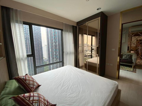🏙️✨ FOR RENT: Rhythm Asoke — HIGH-FLOOR MODERN CITY LIVING!  💰 Rental Price: 22,000 THB/month | 📲 Line ID: @condobkk (with @)  