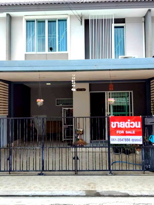 Townhouses for sale : Beautiful, ready-to-move-in 2-story townhouse for sale in Pruksa Ville 62/2 Nimitmai.
