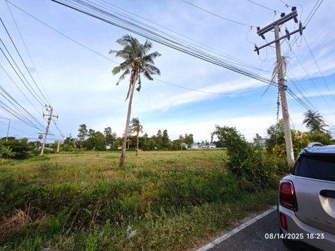 ขายที่ดิน สวย ติดถนน ห่างจาก ชายหาด ปากน้ำปราณ ปราณบุรี 2 กิโลเมตร จำนวน 4 ไร่