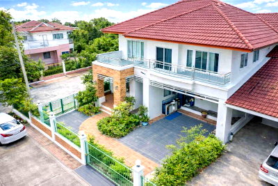 บ้านเดี่ยวให้เช่า : บ้านเดี่ยวหรู 4 นอน ครึ่งไร่ 820 ตร.ม. 4 น้ำ บางบอน 205 ตร.ว. พร้อมสวนส่วนตัวขนาดใหญ่ ตลาดบางบอน 5 700 ม