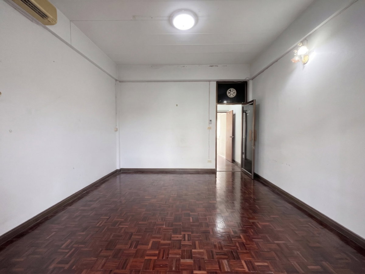 รูป ขายทาวน์เฮาส์ 3 ชั้น สัมมากร รามคำแหง 112 โทร 0999983897 - รูปที่ 12/26