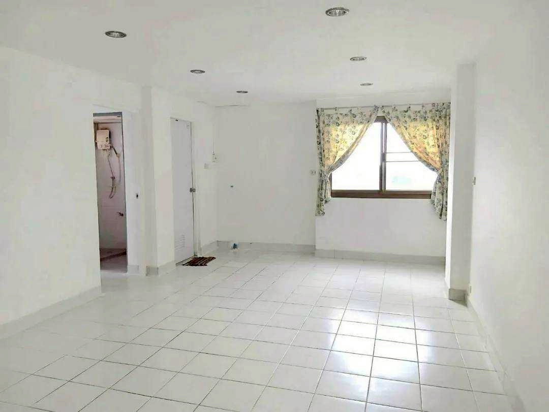 picture Thippharoek                         condo - 2/13