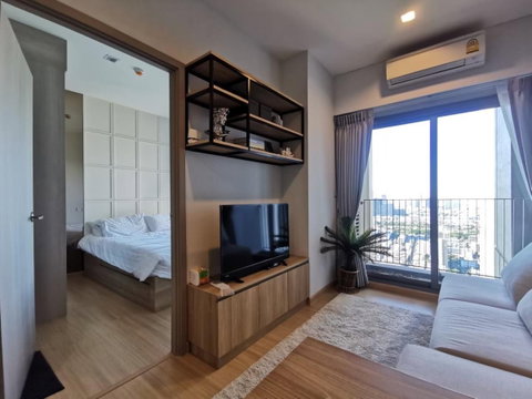 🏙️✨ FOR RENT: Whizdom Connect Sukhumvit — HIGH-FLOOR MODERN CITY LIVING! 💰 Rental Price: 15,000 THB/month | 📲 Line ID: @condobkk (with @)