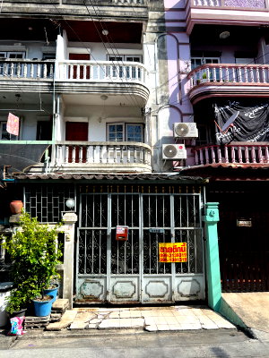 Townhouses for sale : For Sale: 3-Storey Townhouse in Pairoj Village, 20 sq. wah, 4 Bedrooms, 3 Bathrooms