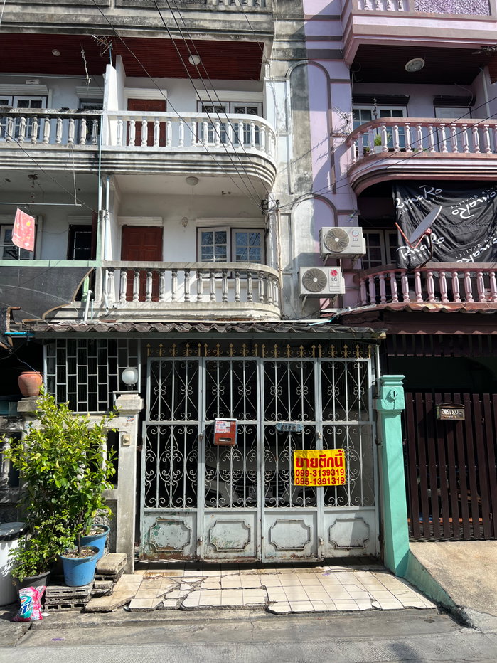 รูป ขายถูกตามสภาพ ทาวน์เฮ้าหมู่บ้านไพโรจน์ 3 ชั้น 20 ตร.ว 4 ห้องนอน 3 ห้องน้ำ - รูปที่ 1/28