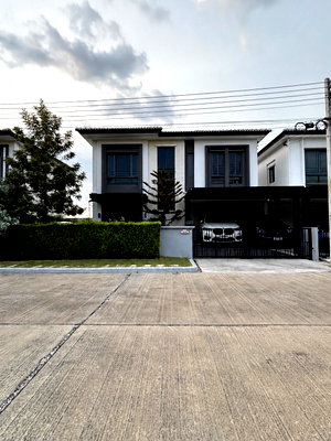บ้านแฝดให้เช่า : HR3541ให้เช่าบ้านเดี่ยว Modern Luxury แกรนด์ พลีโน่ พหลโยธิน–วิภาวดี 2  บ้านสวยวิวสวนส่วนตัว ใกล้ ม.กรุงเทพ ม.ธรรมศาสตร์ และสนามบินดอนเมือง