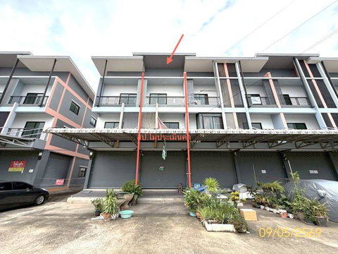 SHOP HOUSE 17.2 Sq.w. Lam Luk Ka Pathumthani for 2.7M