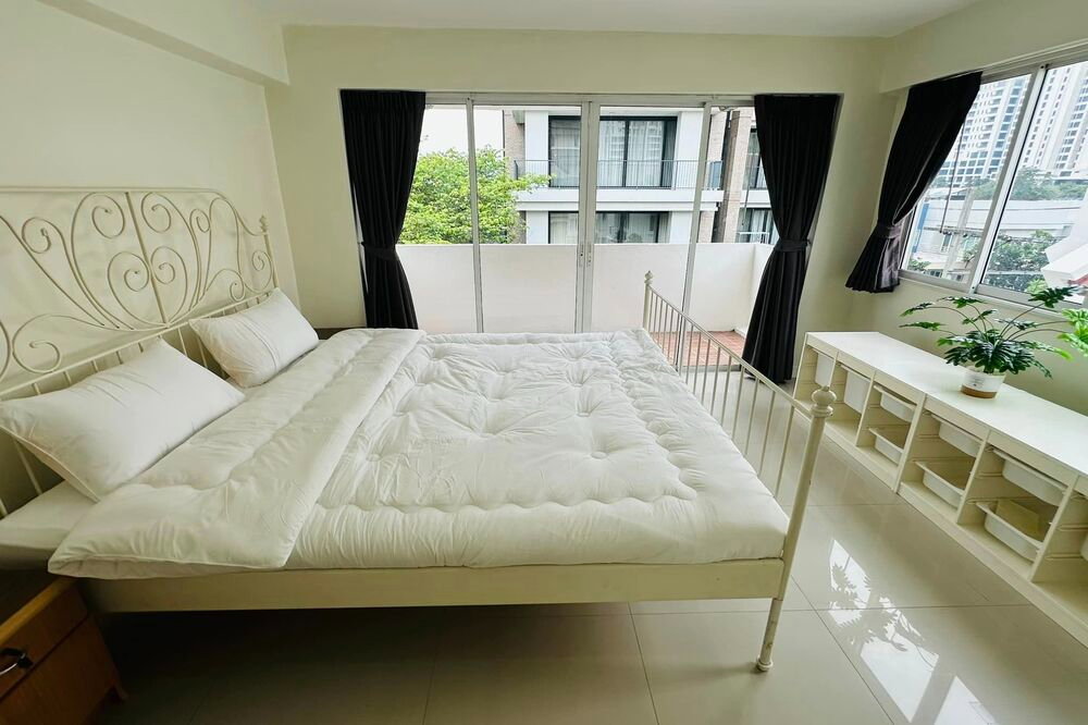รูป เช่าบ้านเดี่ยว !!  House in Phromphong, 5 ห้องนอน, 5 ห้องน้ำ, 4 ชั้น, มีสวนขนาดเล็ก, มีที่จอด 2-3 คัน !! Code C20230109716 แต่งครบ, พร้อมเข้าอยู่ 📣📣 - รูปที่ 9/13
