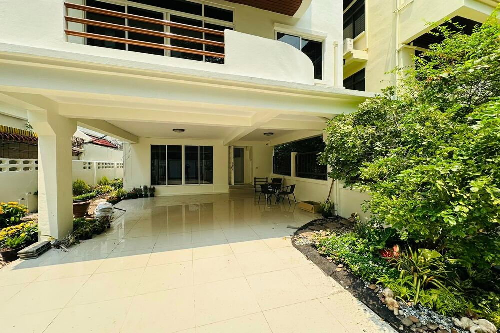 รูป เช่าบ้านเดี่ยว !!  House in Phromphong, 5 ห้องนอน, 5 ห้องน้ำ, 4 ชั้น, มีสวนขนาดเล็ก, มีที่จอด 2-3 คัน !! Code C20230109716 แต่งครบ, พร้อมเข้าอยู่ 📣📣 - รูปที่ 10/13