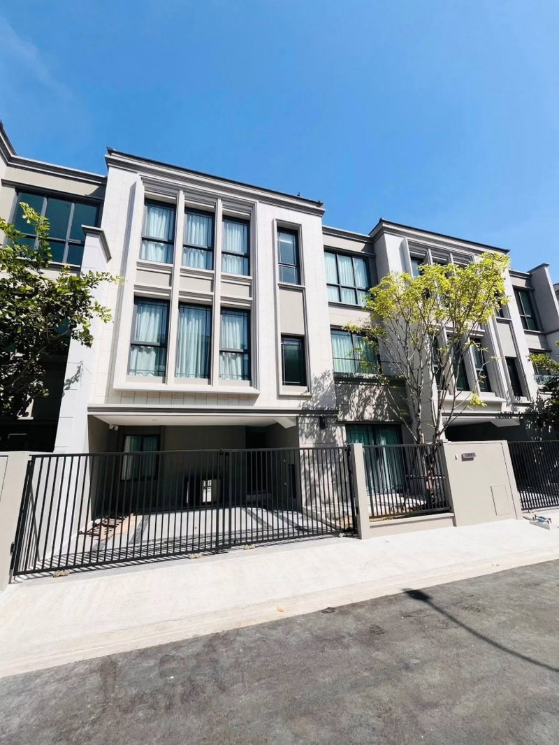 ทาวน์โฮมให้เช่า : HR3549ให้เช่า Luxury Townhome 3 ชั้น บ้านกลางเมือง คลาสเซ่ สุขุมวิท 77 ใกล้ BTS อ่อนนุช หน้ากว้าง 10 เมตร ตกแต่งหรู Premium (Fully Furnished)