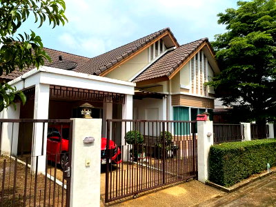 เช่าบ้านเดี่ยว ชลบุรี : บ้านเดี่ยวบรรยากาศดี เซนสิริโฮม ศรีราชา ใกล้มหาวิทยาลัยและแหล่งงาน