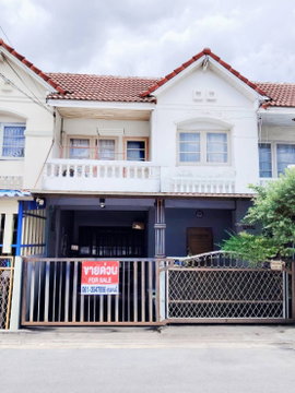 Two-story townhouse for sale in Phanasonti 3 Village, Nimitmai Road. Convenient transportation. Suitable for family living.