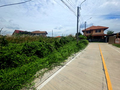 Land for rent Denla British School : Land for rent, adjacent to a concrete road. Suitable for residential or warehouse construction. Close to main road and shopping malls.| 93382