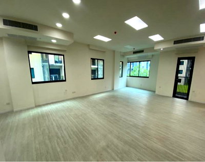 เช่าสำนักงาน วิทยาลัยพยาบาลบรมราชชนนีศรีธัญญา : ให้เช่าออฟฟิศ/รีเทล Blossom Sathorn-Charoenrat ใกล้ BTS สุรศักดิ์ เริ่ม 13–467 ตร.ม. พร้อมเข้าอยู่