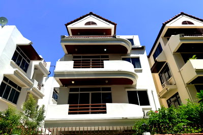 เช่าบ้านเดี่ยว ถนนเพชรบุรี กรุงเทพฯ : เช่าบ้านเดี่ยว !!  House in Phromphong, 5 ห้องนอน, 5 ห้องน้ำ, 4 ชั้น, มีสวนขนาดเล็ก, มีที่จอด 2-3 คัน !! Code C20230109716 แต่งครบ, พร้อมเข้าอยู่ 📣📣