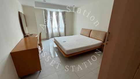 Available for rent! 🏢💫 Royal Castle Sukhumvit 39. Beautiful, spacious room with excellent amenities. Close to BTS Phrom Phong 🚅