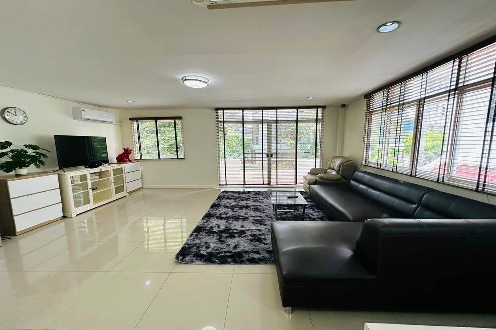 รูป เช่าบ้านเดี่ยว !!  House in Phromphong, 5 ห้องนอน, 5 ห้องน้ำ, 4 ชั้น, มีสวนขนาดเล็ก, มีที่จอด 2-3 คัน !! Code C20230109716 แต่งครบ, พร้อมเข้าอยู่ 📣📣 - รูปที่ 6/13