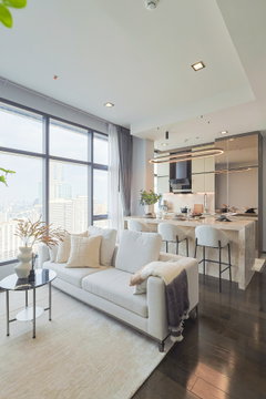 For Rent: Loft-Style Corner Unit at Ratchathewi Fully furnished unit two beds located on the 27th floor