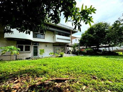 บ้านเดี่ยว ดิ เอ็มควอเทียร์ : ขายบ้านเดี่ยว พร้อมที่ดินเปล่า 234 ตารางวา ปรีดีพนมยงค์ 26 ทำเลดี เดินทางสะดวก (N.2154)