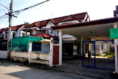 บ้านแฝด สถานกงสุลใหญ่สหรัฐอเมริกา เชียงใหม่ : 🏡บ้านแฝด 2 หลังคู่ในพื้นที่เดียวกัน **สามารถแยกซื้อได้  พิกัดทำเล หมู่บ้านธีรพร ตำบล หนองจ๊อม อำเภอ สันทราย เชียงใหม่ 