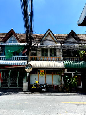 Townhouses for rent Thailand Cultural Centre  : For rent Townhouse Huangykhwang Line ID@757zwvfy
