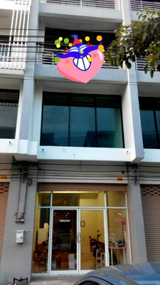 Shophouses for sale Kasetsart University Si Racha Campus : Four-story commercial building for sale in Golden City, Sriracha. Excellent location, ideal for business and investment.