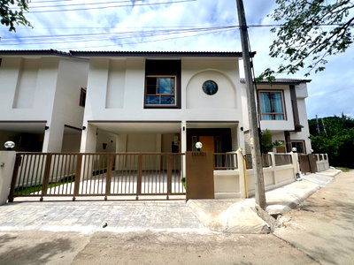 เช่าบ้านเดี่ยว พรีเมี่ยม เอาท์เล็ท เชียงใหม่ : ให้เช่าบ้านเดี่ยว   2  ชั้น ใกล้กาดฝรั่ง  ใกล้โรงเรียนนานาชาติ    ตลาด ห้างสรรพสินค้า   #AHD-H1065