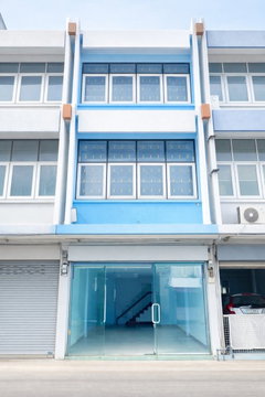 โลตัส ปทุมธานี 529ม. อาคารพาณิชย์ 3 ชั้น 2 ห้องน้ำ ใกล้ตลาดสดเทศบาลเมืองปทุมธานี 500 ม.รีโนเวทใหม่ ให้เช่า14ตร.ว. 132 ตร.ม เ