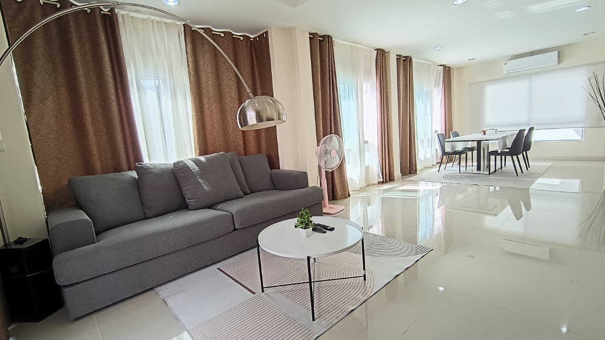 รูป บ้านเช่าแยกเจ ระหว่างบางเสร่+สัตหีบ - รูปที่ 2/9