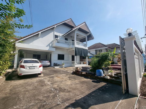 Call : 081-343-6920 ขายบ้านเดี่ยว ถนนจักกะพาก ปากน้ำ สมุทรปราการ เนื้อที่ 122.8 ตารางวา 6 ห้องนอน 2 ห้องน้ำ จอดรถ 6 คัน ตรงข้าม รพ.สมุทรปราการ