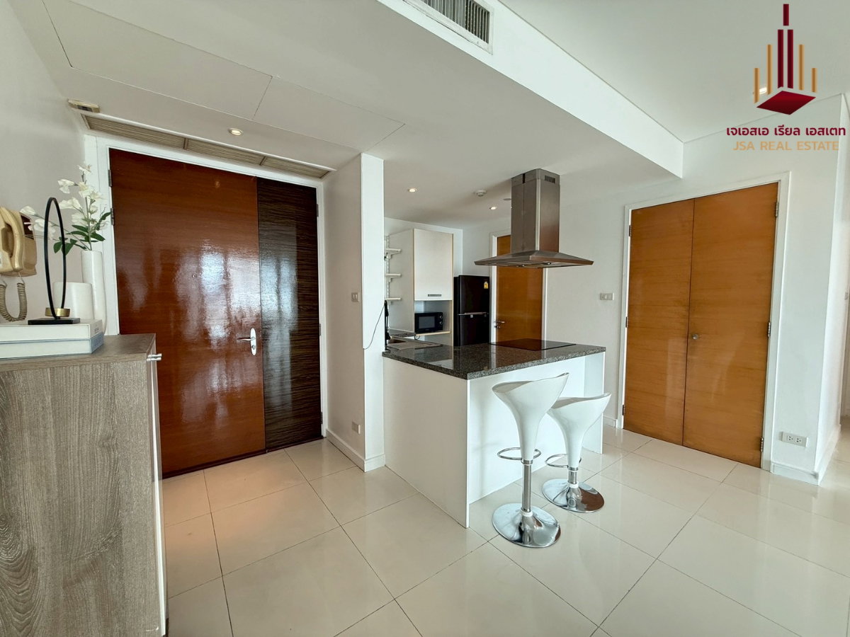picture ✨ For Sale: Fullerton Sukhumvit Condo ✨   💰 Only 16,990,000 THB - 4/10