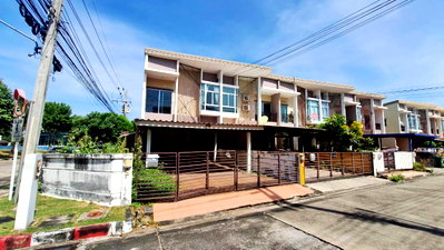 Townhouses for sale วิทยาลัยเทคนิคปทุมธานี : 🏡 Rare Corner-Unit Townhouse in Habitown Fold — Space, Privacy & Prime Tiwanon Access