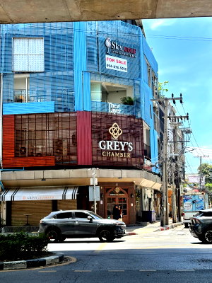 อาคารพาณิชย์ วิทยาลัยป้องกันราชอาณาจักร (วปอ.) : ตึกทำเลทองที่สุดในอารีย์! แปลงมุม ติดถนนใหญ่ ใกล้ BTS เพียง 2 นาที พร้อมลิฟต์ใหม่ + ผู้เช่ารายได้ต่อเนื่อง