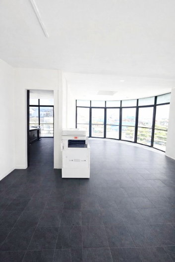 รูป ใกล้ MRT ศรีนุช 358 ม. อ่อนนุช 48–58 โชว์รูมติดถนนใหญ่ อาคารพาณิชย์ห้องมุม 4.5 ชั้น 2 คูหา 7นอน 4น้ำ - รูปที่ 6/8