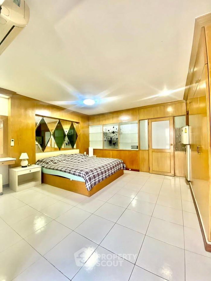 รูป คอนโด 1 ห้องนอน 50 ตร.ม. ชั้น 8 โครงการ ริน เฮ้าส์ ใกล้ MRT สุขุมวิท (ID 3035984) - รูปที่ 1/19