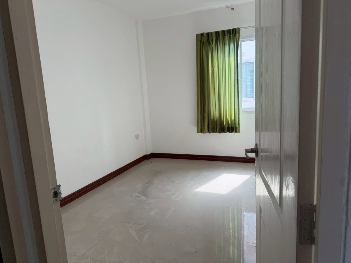 รูป 🏡 ทาวน์เฮ้าส์หลังใหญ่ ทำเลใจกลางเมืองชลบุรี หมู่บ้านอุ่นไอรัก - รูปที่ 6/10