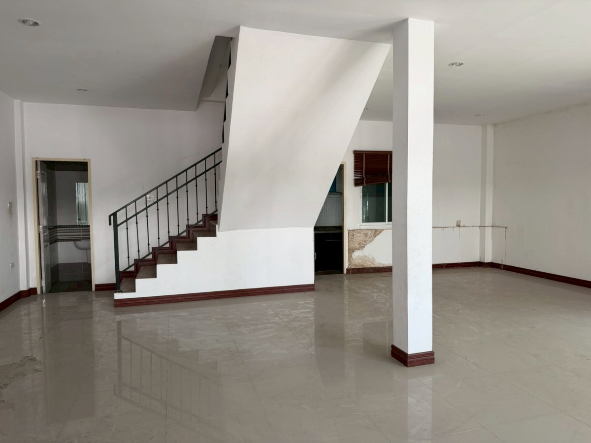 รูป 🏡 ทาวน์เฮ้าส์หลังใหญ่ ทำเลใจกลางเมืองชลบุรี หมู่บ้านอุ่นไอรัก - รูปที่ 10/10