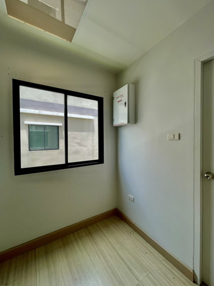 รูป ให้ เช่า อาคารพาณิชย์ The Regent Street Village 170 ตรม 16 ตรว - รูปที่ 6/12