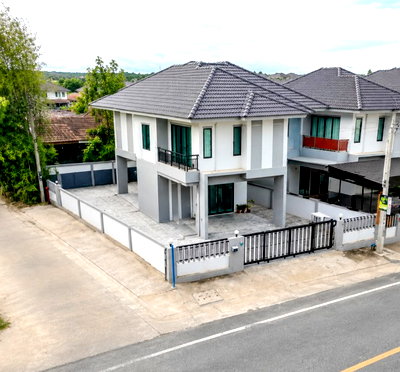 บ้านเดี่ยวให้เช่า : เฟอร์ครบ บุญถาวร 3.9 กม.ให้เช่าบ้านเดี่ยว 2 ชั้น 50 ตร.วา. 200 ตร.ม.แม็คโคร สุราษฎร์ธานี 3.3 กม.3 นอน 3 น้ำ เทศบาลนคร