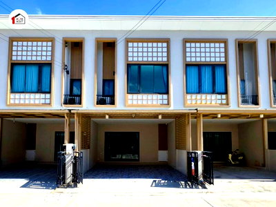 Townhouses for sale : For Sale: Reseo Home Westgate Townhome. 220m to Main Road. Near MRT.
