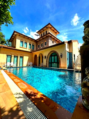 Houses for sale Khao Chi Chan : Luxury pool villa for sale, Nusa Chivani Pattaya, prime location near Pattaya.