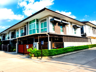 ทาวน์โฮม ไปรษณีย์ศรีราชา : ขายบ้าน Finest Town ศรีราชา ใกล้โรงเรียนอัญสัมชัญ
