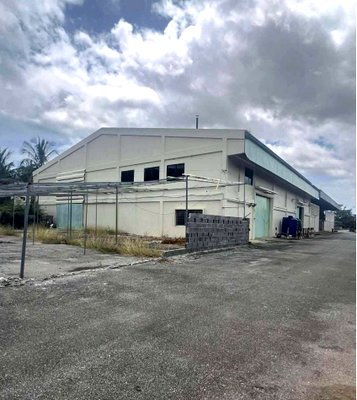 Factory for sale Prachaubkirikhan : Selling below appraised value! Land with a large warehouse, over 6 rai, in Prachuap Khiri Khan, for only 12.9 million baht.
