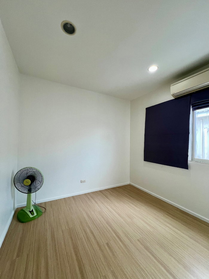picture Townhome for Sale | Baan Klang Muang Rama 9 – Motorway Fully Renovated | Fully Furnished | Move-in Ready | Prime Rama 9 Location - 21/26