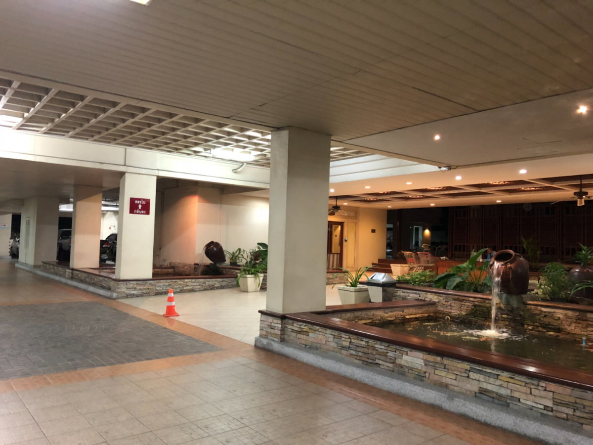 รูป ให้เช่าคอนโด บ้านสิริสาทร เย็นอากาศ พื้นที่ 36 ตรม. 1-ห้องนอน 1-ห้องน้ำ ชั้น 6 พร้อมเฟอร์นิเจอร์บิ้วท์อิน และเครื่องใช้ไฟฟ้า ทำเลดี บรรยากาศเงียบสงบ - รูปที่ 13/14