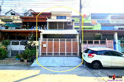 Townhouses for sale Khlong Bang Phran : 3-story townhouse Ekachai 40/1 Rd. Khwan Mongkol Village, 25 sq.wah. renovated in 2026, extended front and back, full plot. Price 3.29 million baht.