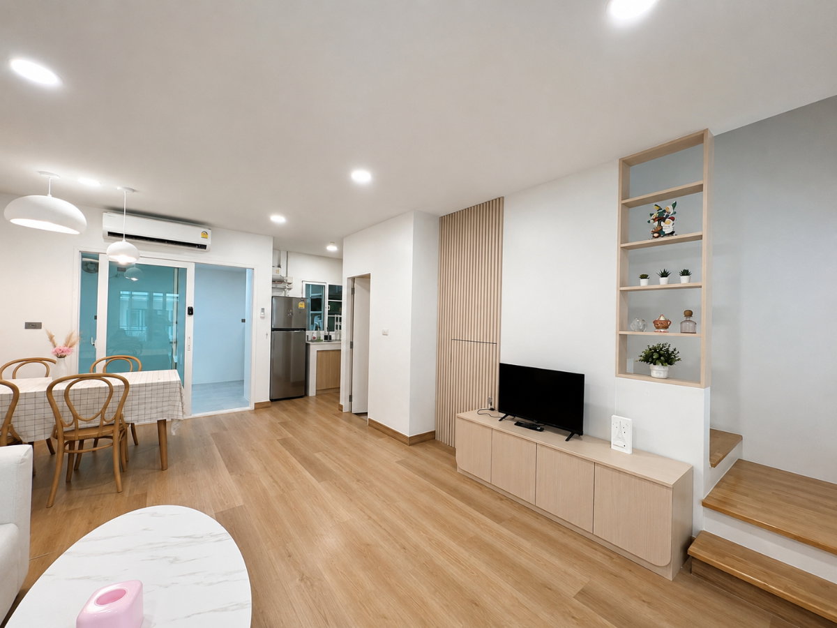 picture Townhome for Sale | Baan Klang Muang Rama 9 – Motorway Fully Renovated | Fully Furnished | Move-in Ready | Prime Rama 9 Location - 8/26