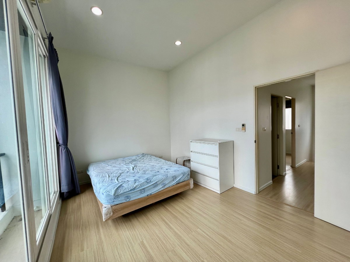 picture Townhome for Sale | Baan Klang Muang Rama 9 – Motorway Fully Renovated | Fully Furnished | Move-in Ready | Prime Rama 9 Location - 23/26