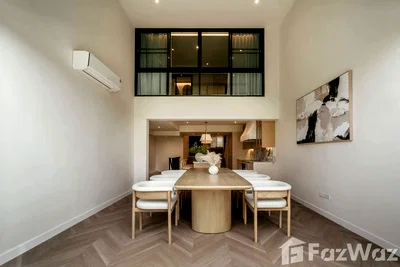 Townhouses for rent Watthana : 5 Bedroom Townhouse for rent in Phra Khanong Nuea, Bangkok  6505982